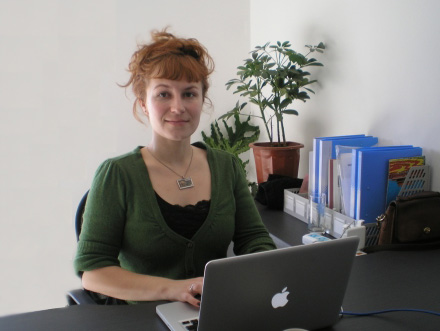 國際交流版塊頻道主持人：?jiǎn)剔?/></a>
<ul><li><a href=